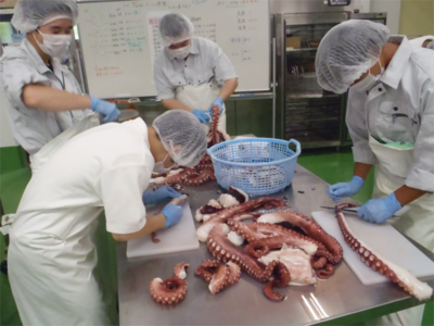 06 16 2年 タコ燻製製造実習 島根県立浜田水産高等学校